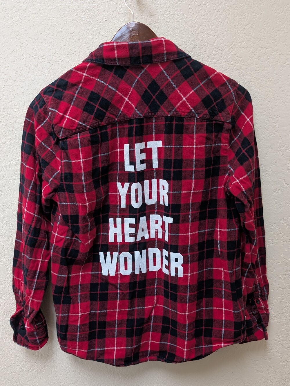 Forever 21 "Let Your Heart Wonder" Black + Red 100% Cotton Flannel. Size Medium